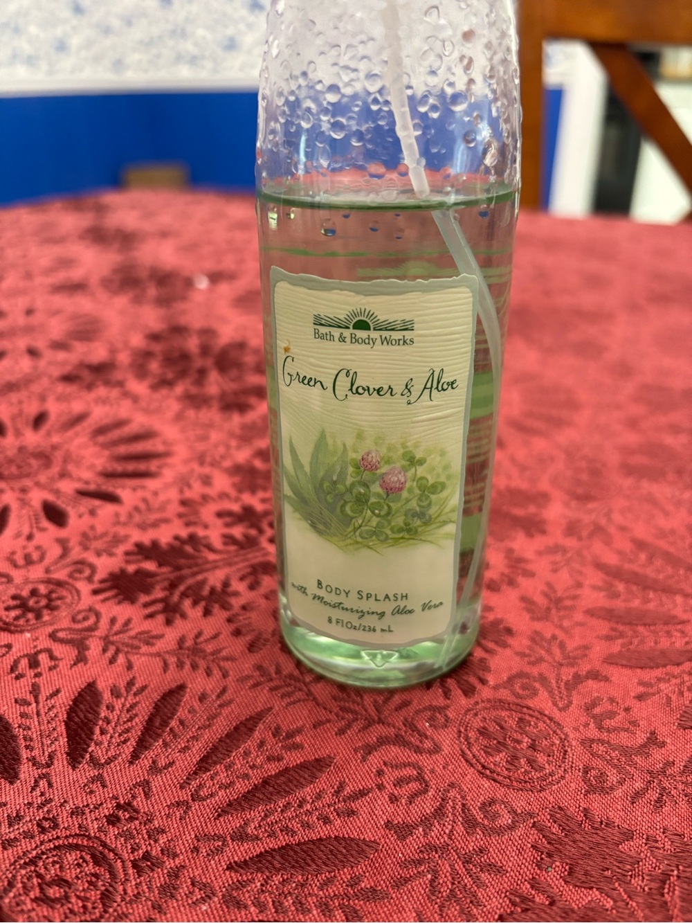 Bath & Body Works Green Clover & Aloe Body Splash - Light Green Bottle - Picture 2 of 6